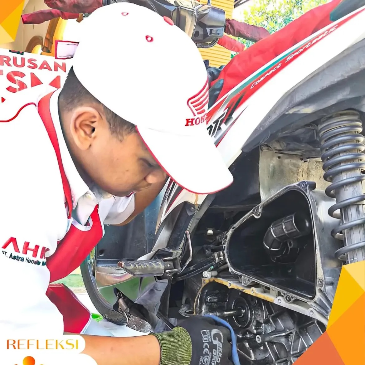 Service sepeda motor dengan 4 item utama yang di cek (CVT, Oli Mesin, Filter Udara dan Pengereman)
