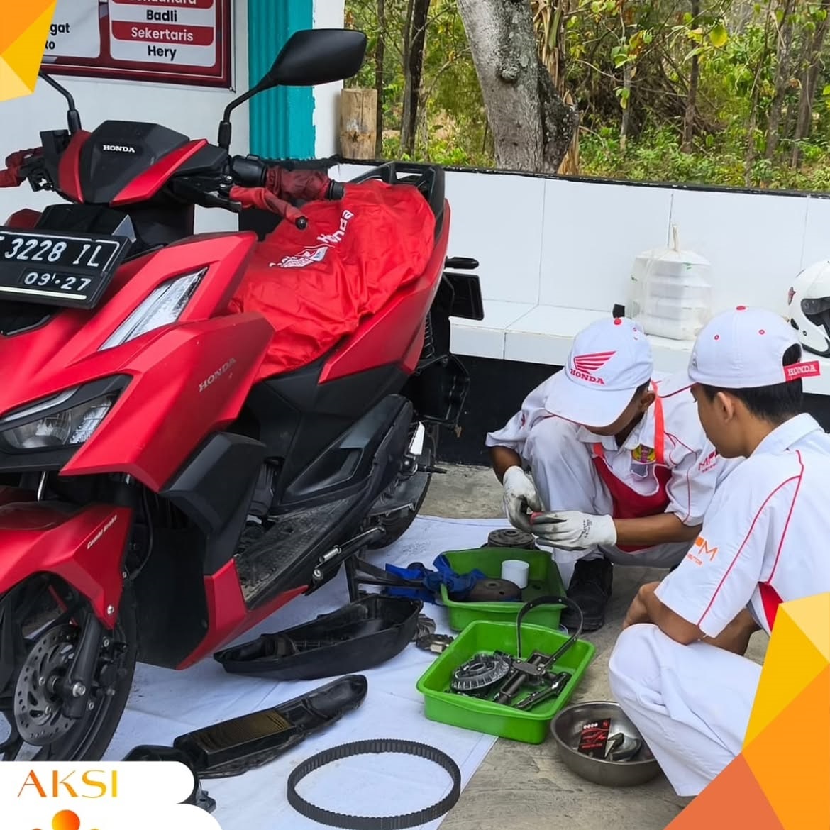 Service sepeda motor dengan 4 item utama yang di cek (CVT, Oli Mesin, Filter Udara dan Pengereman)