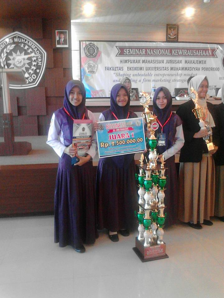 Siswa dari Perbankan Syariah SMKN 1 Geger raih Juara 1 Se-Jawa
